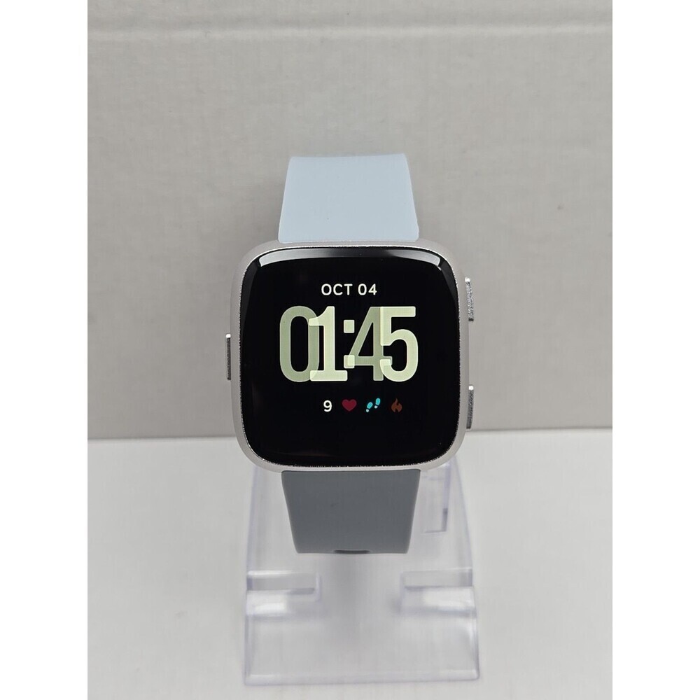 Fitbit Versa FB504 Smartwatch Fitness Heart Rate Bluetooth Activity W/ Charger